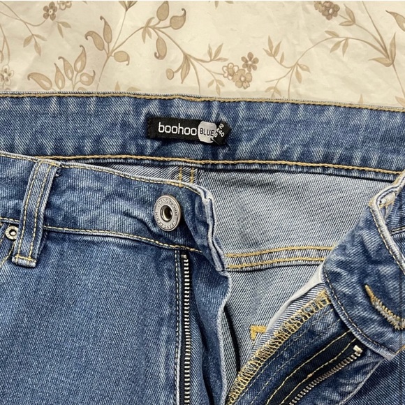 Boohoo Blue Mid Rise Boyfriend Jean - Picture 5 of 5